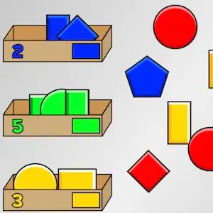 Tres cajas de cartón numeradas 2, 5 y 3 con formas geométricas de colores dentro, junto a círculos, triángulos y rectángulos sueltos listos para clasificar.